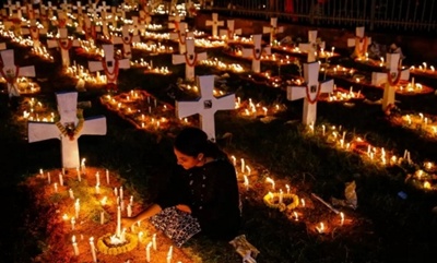5c_Catholics pray at graves