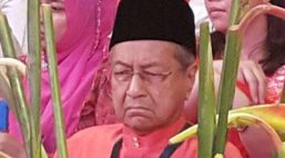 1 Mahathir dikhianati
